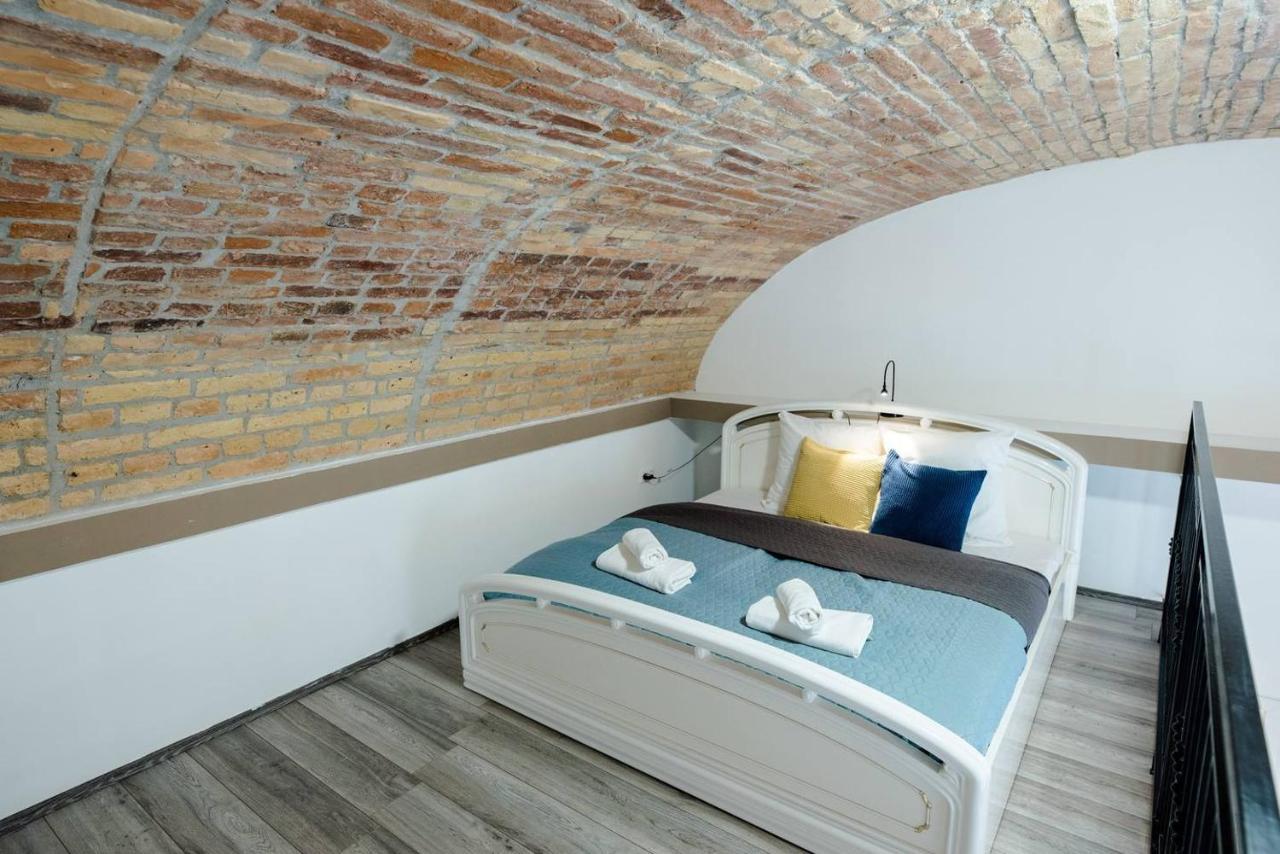 Newly Refurbished Home At Superb Location 布达佩斯 外观 照片