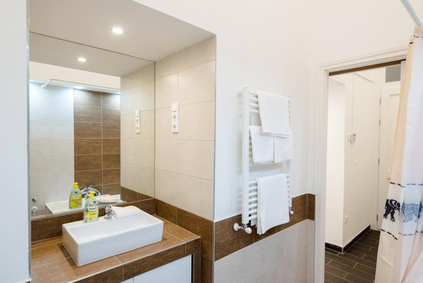 Newly Refurbished Home At Superb Location 布达佩斯 外观 照片